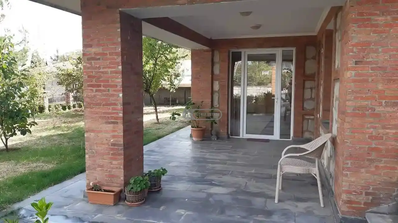 ქირავდება სახლი თელავში