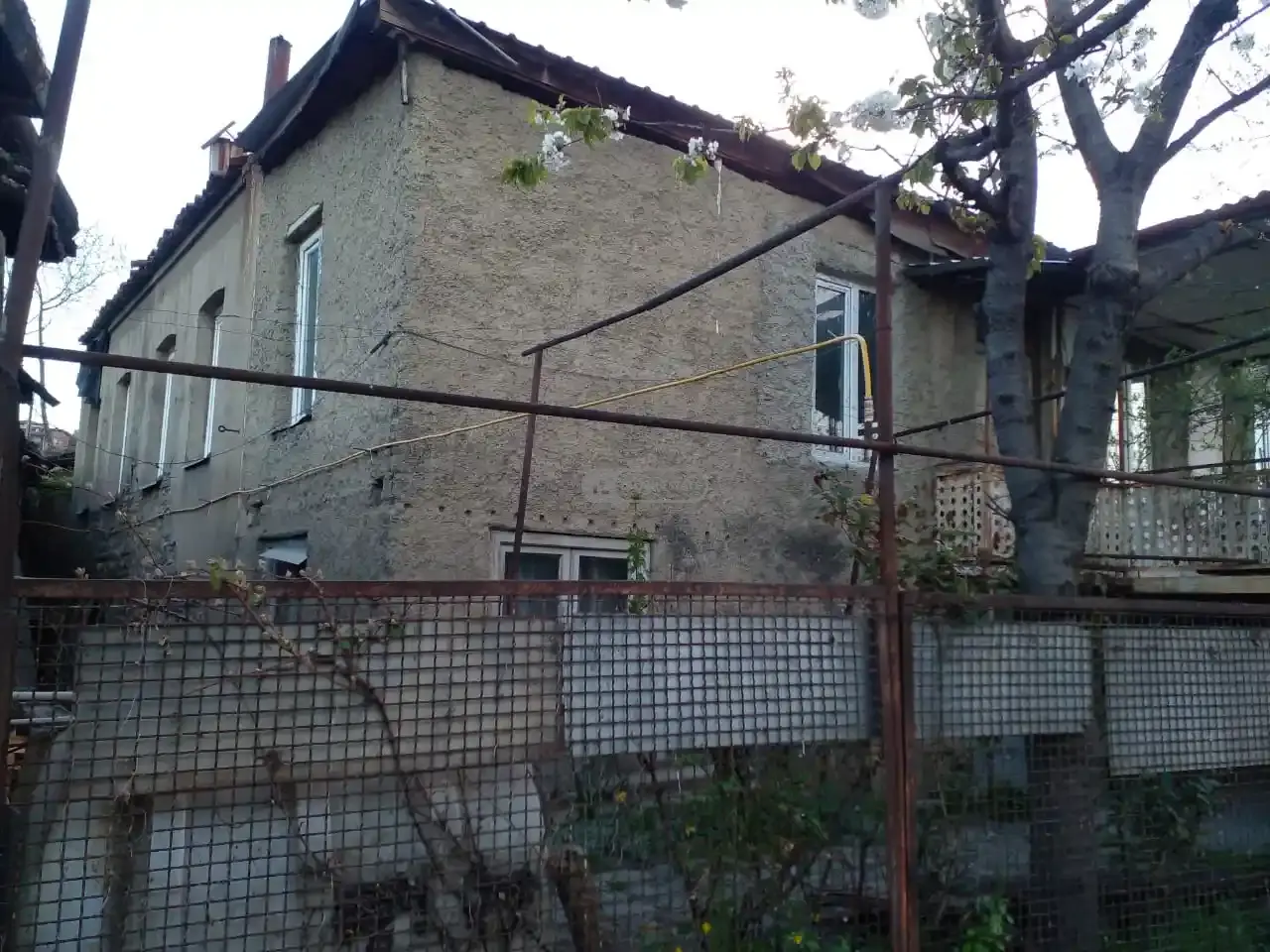 Продается двухэтажный дом в Телави – с коммерческими помещениями