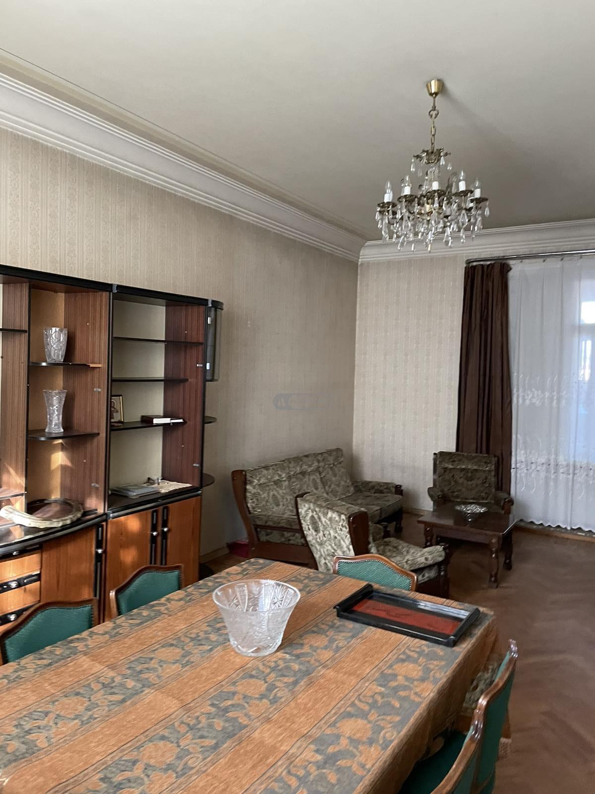 Белэтажный дом с мансардой в Телави