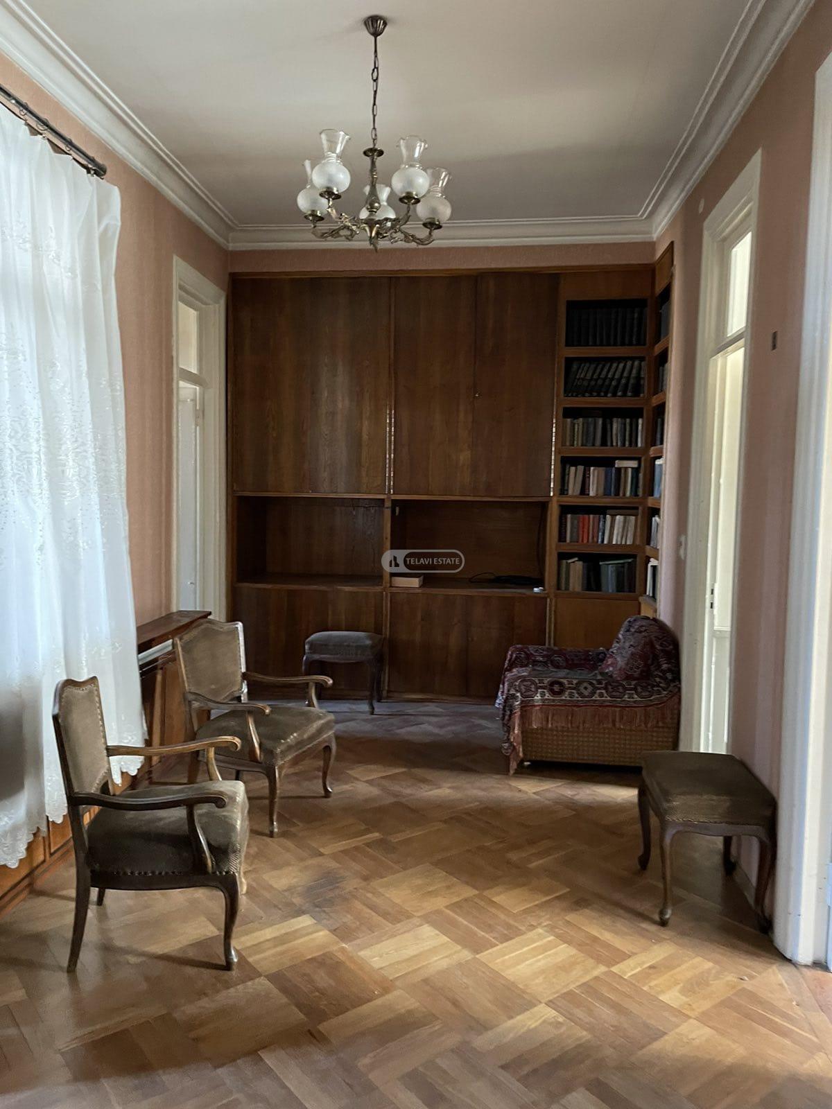 Белэтажный дом с мансардой в Телави