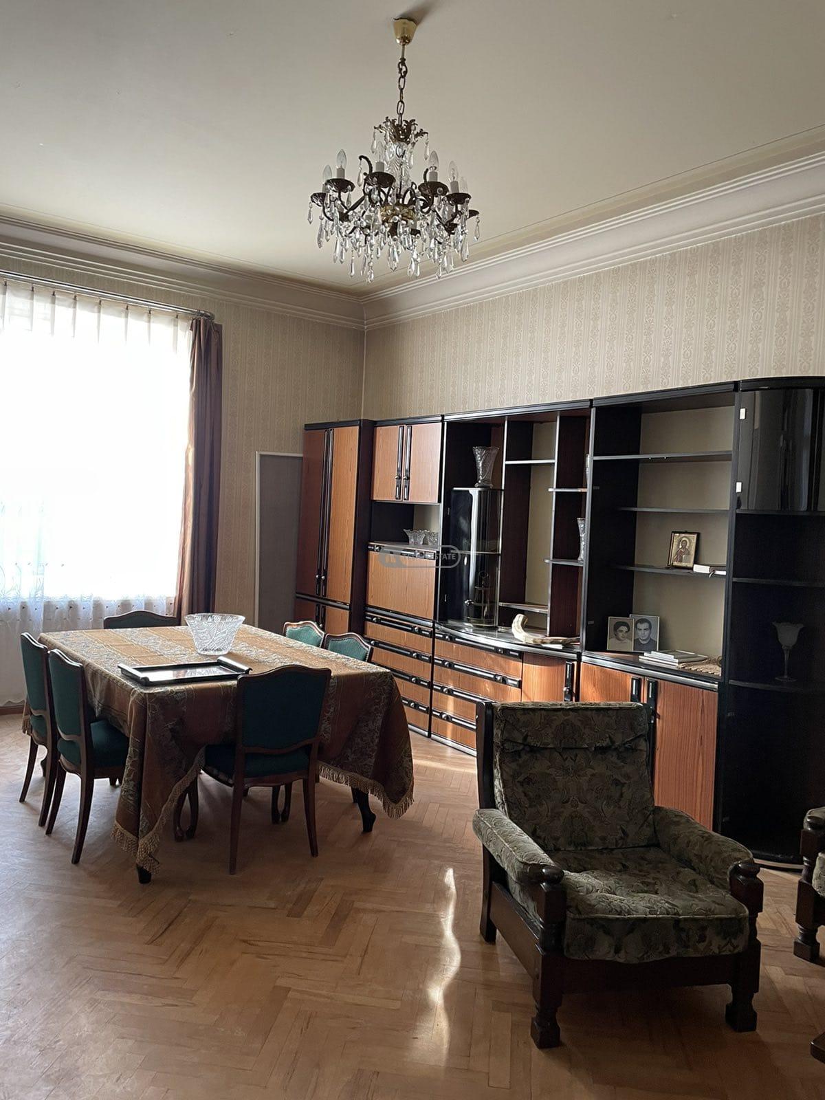 Белэтажный дом с мансардой в Телави