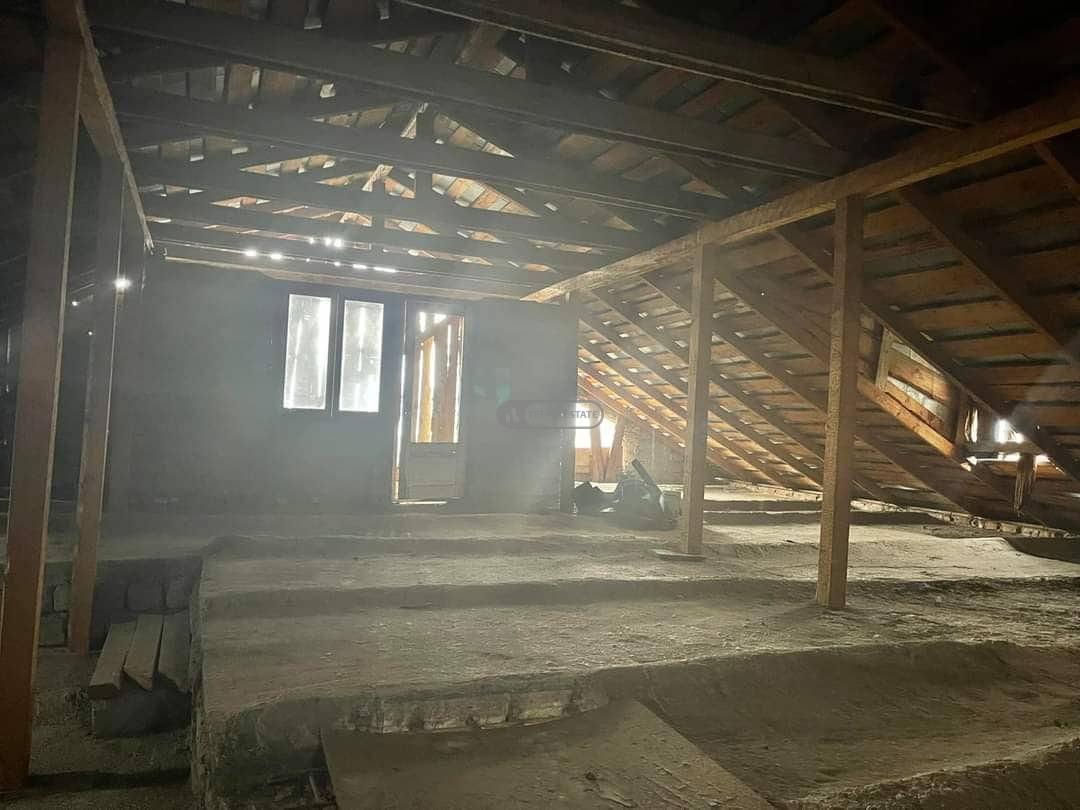 Бельэтажный дом с мансардой в Телави