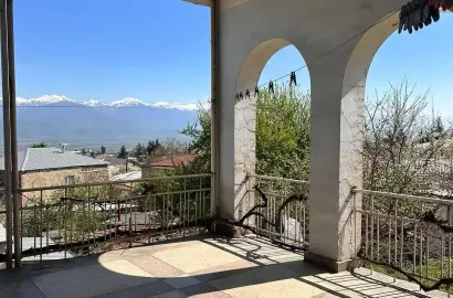 ორსართულიანი სახლი თელავში