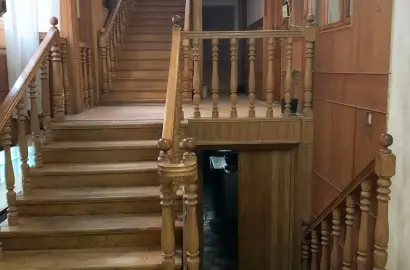 სამსართულიანი სახლი თელავში