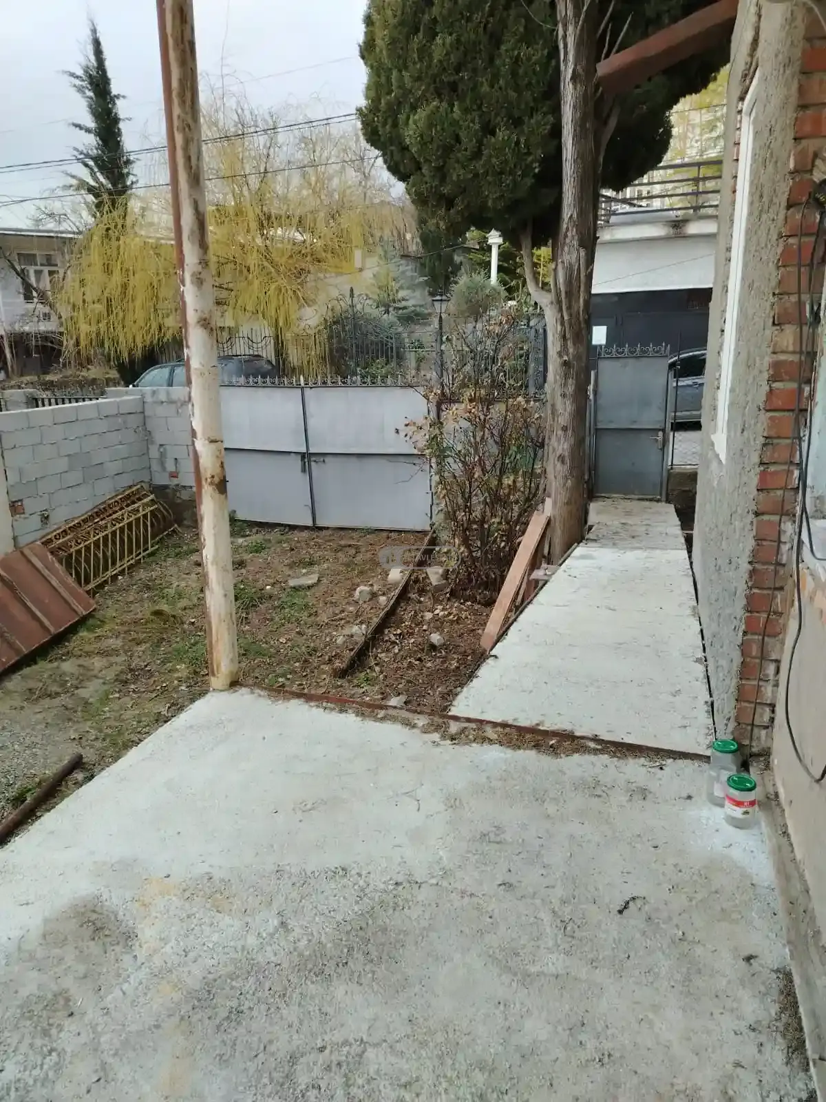 House near Nadikvari