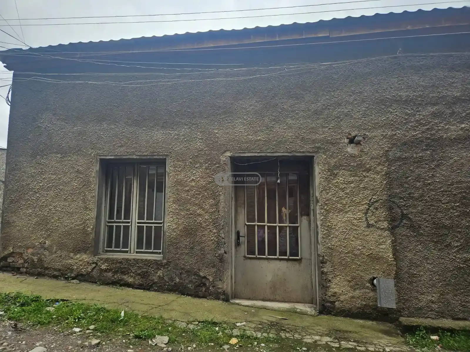 Продается первый этаж здания в центре Телави