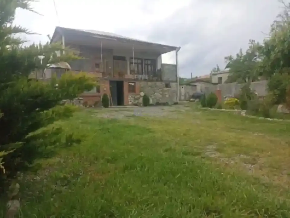 Two-story house in Kisiskhevi