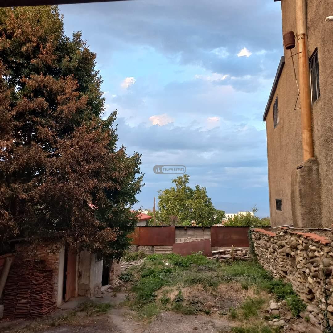 Двухэтажный дом в центре города