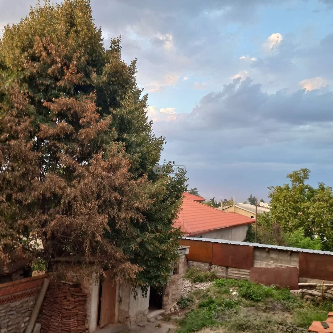 Двухэтажный дом в центре города