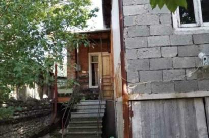 Дом на высоком бельэтаже в центре Телави