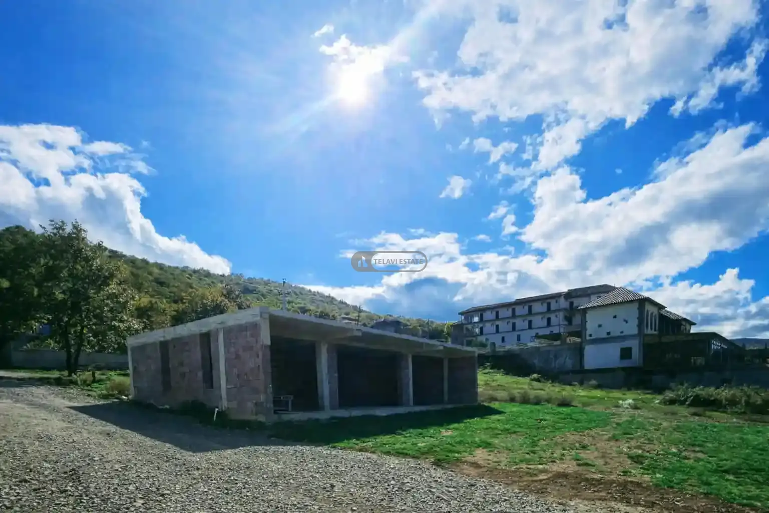 House under construction near Chateau Mere