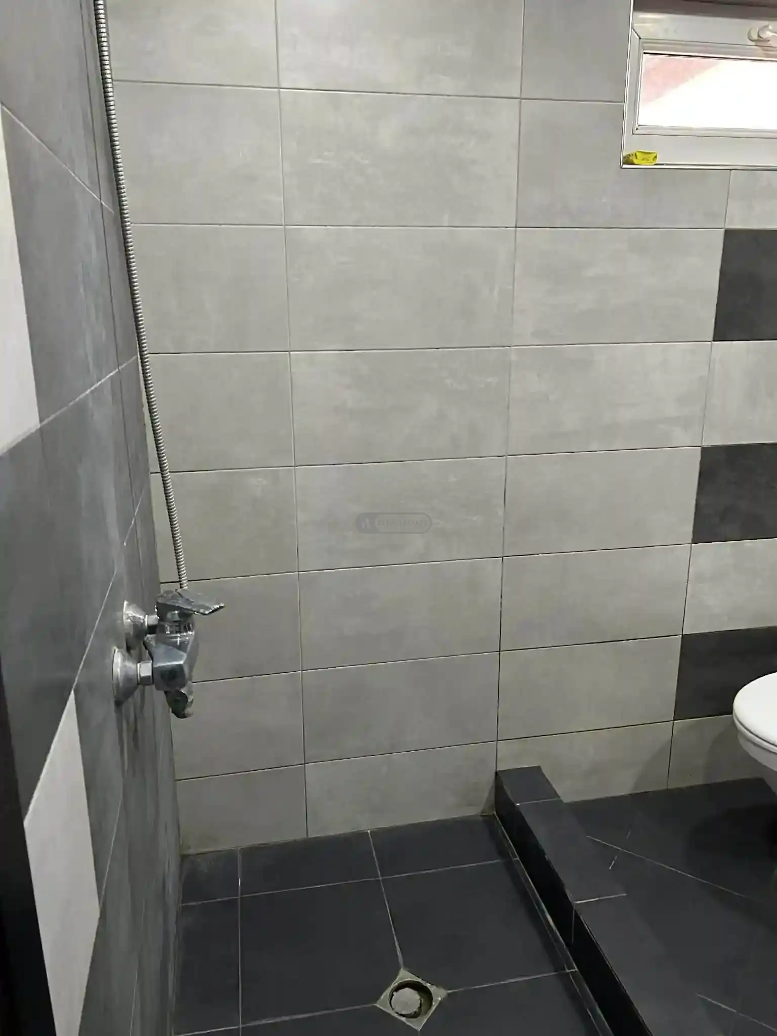 ქირავდება სახლი თელავში